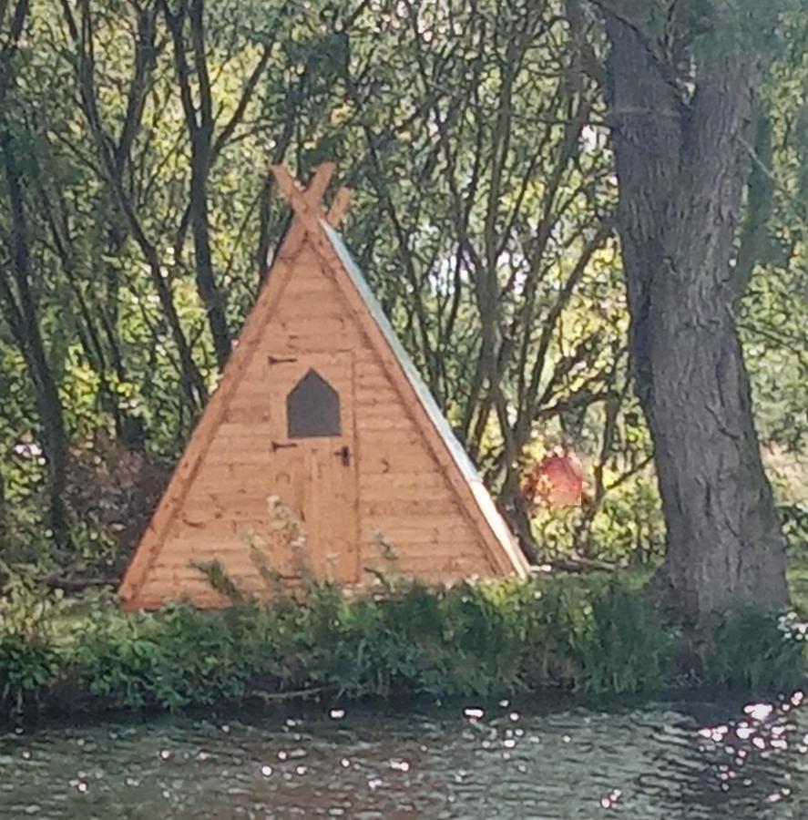 "George'S" Lakeside Wooden Tipi Hotell Clare Eksteriør bilde