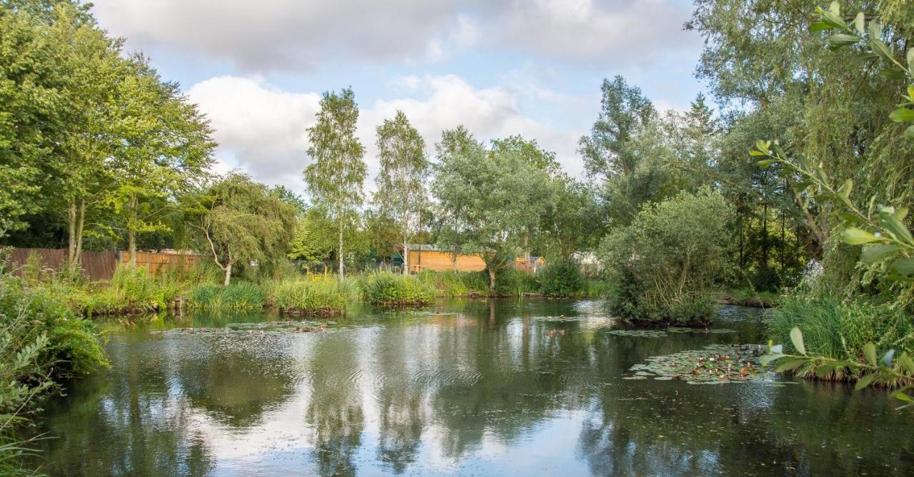 "George'S" Lakeside Wooden Tipi Hotell Clare Eksteriør bilde