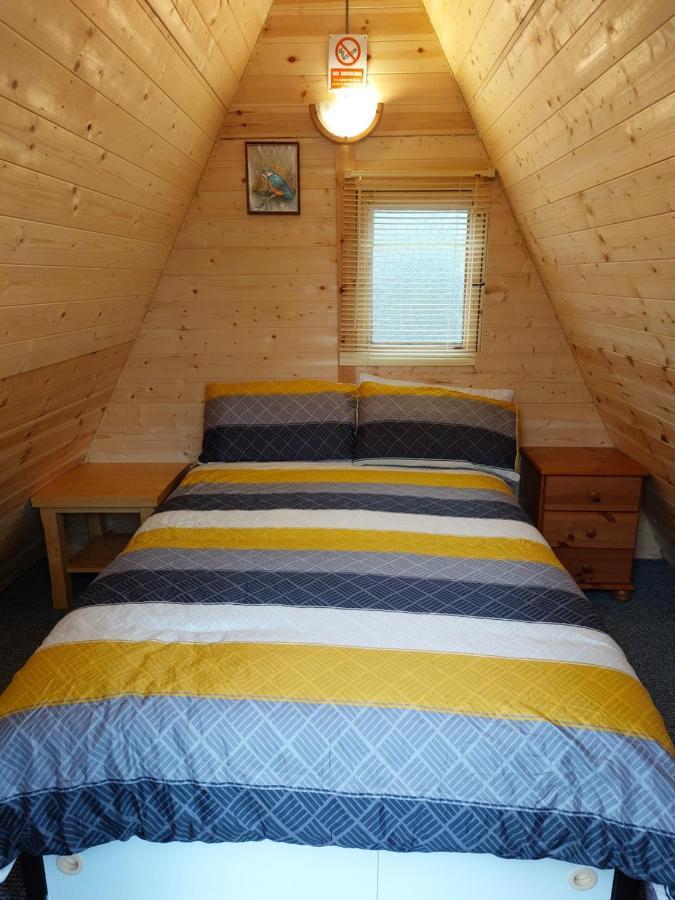 "George'S" Lakeside Wooden Tipi Hotell Clare Eksteriør bilde